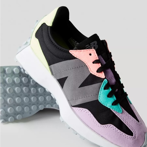 New balance WS327 Aritzia collab.  Size 8.  Brand new in box. - Picture 7 of 8